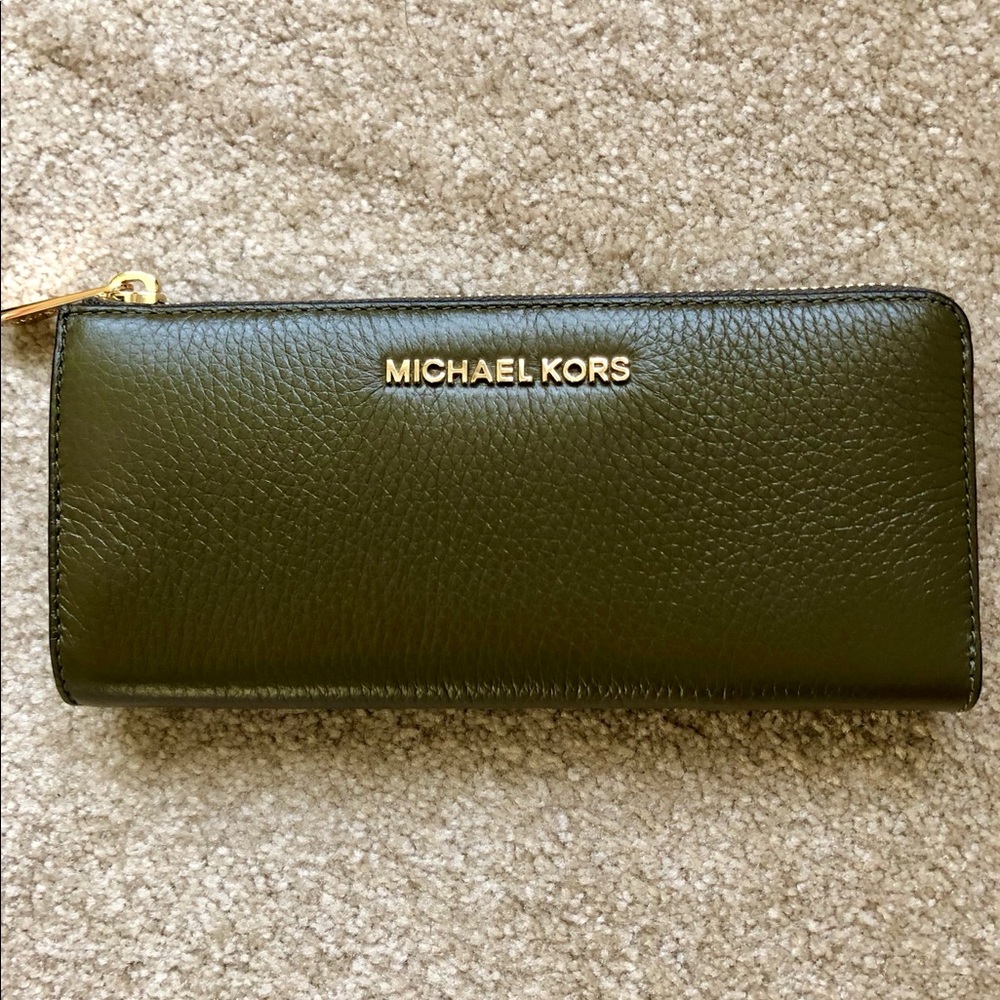 NWT Michael Kors Zip Top Wallet